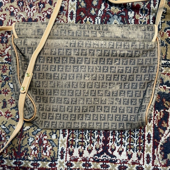 🌈 Amazing Vintage Fendi crossbody bag - Picture 16 of 16